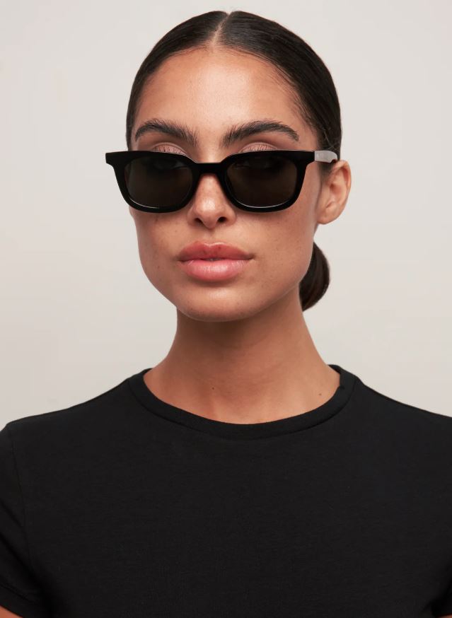 Nia, Black/Smoke | Otra