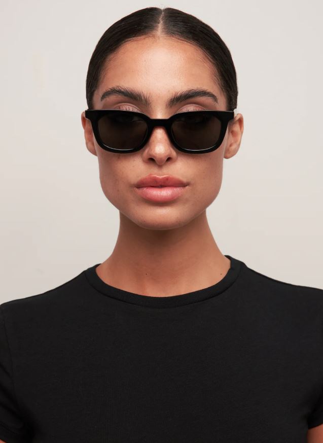Nia, Black/Smoke | Otra