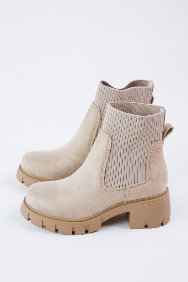 Zordy Ribbed Ankle Lug Sole Chelsea Boot, Wheat