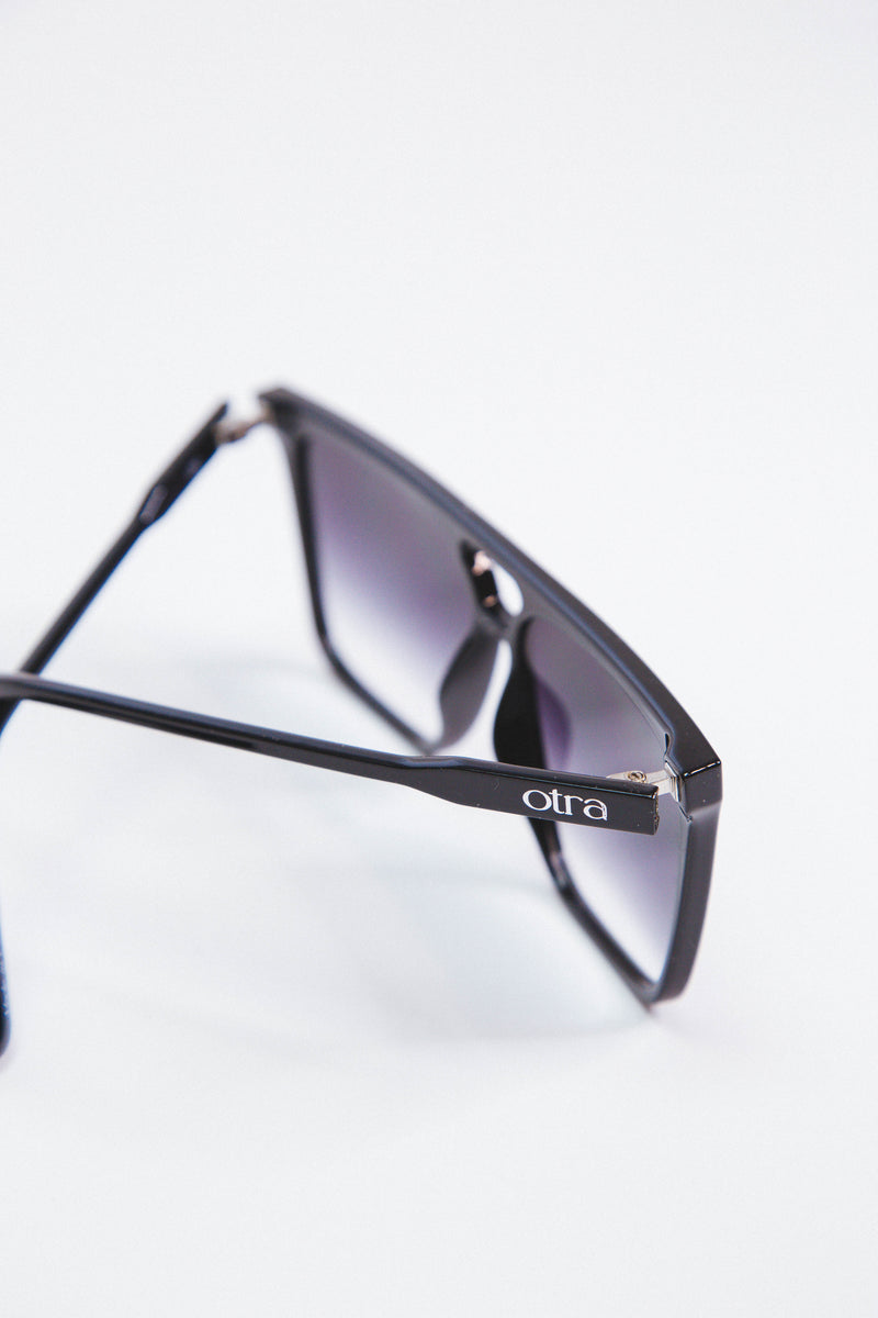 Lisi Sunglasses, Shiny Black | Otra