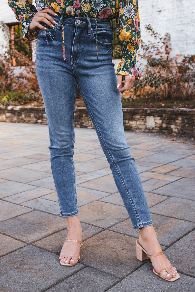 Avalon High Rise Slim Straight Jean, Medium | KanCan