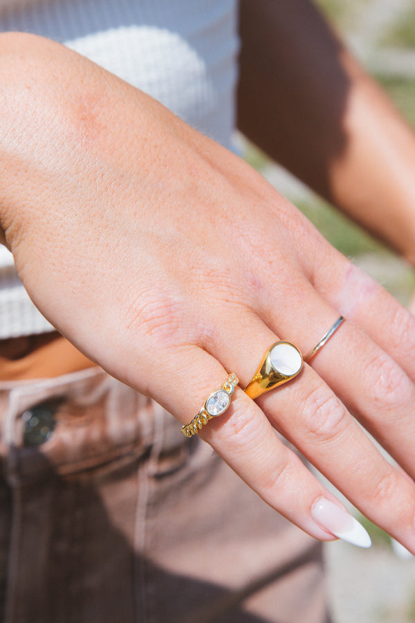 Oval Bezel Chain Ring, Gold | Sahira Jewelry