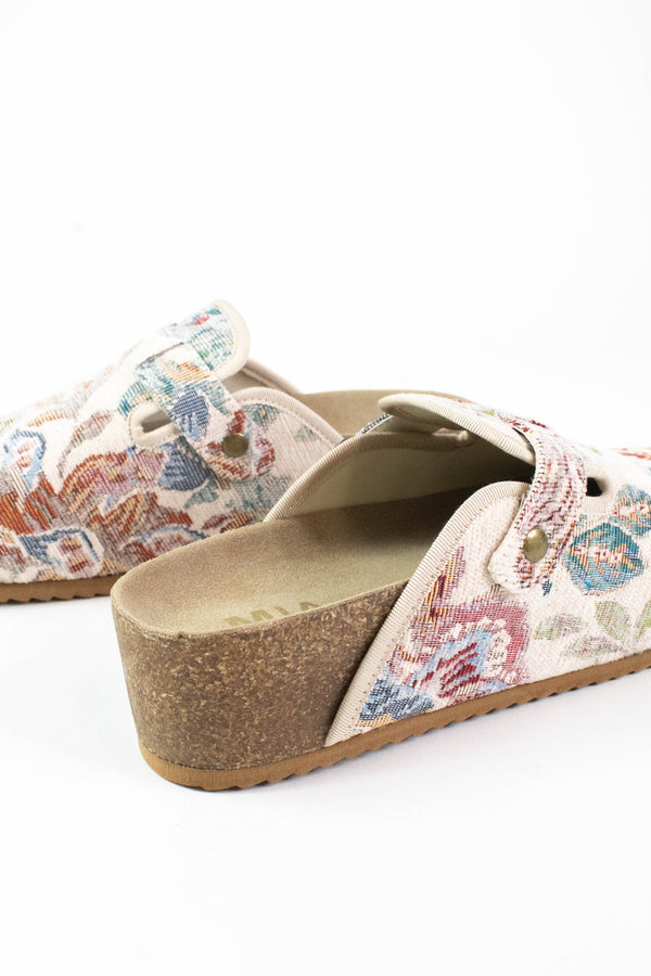 Qwest Platform Clogs, Beige Tapestry