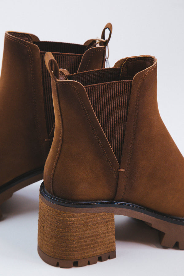 Rusty Platform Chelsea Boots, Cognac