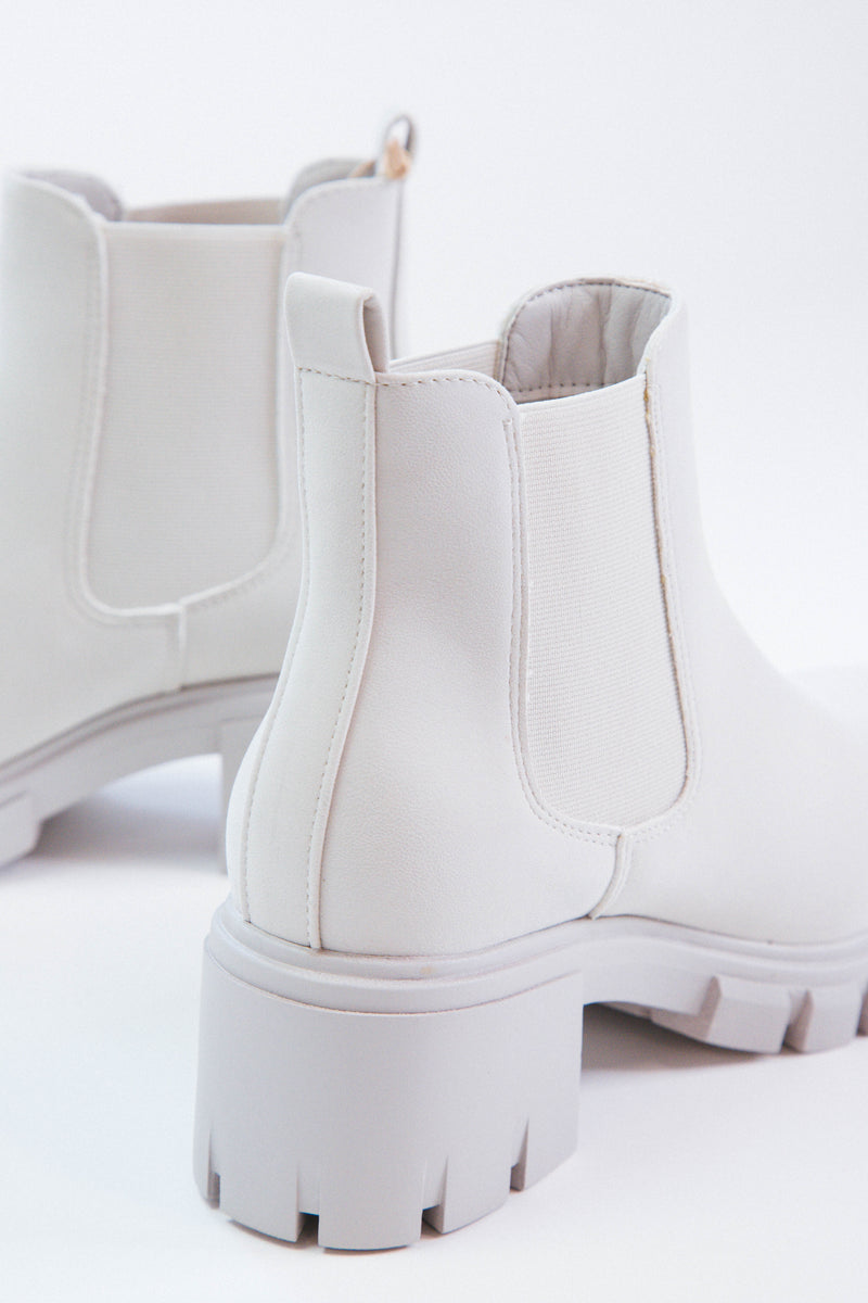 Ivy Pull on Chelsea Lug Sole Bootie, Off White