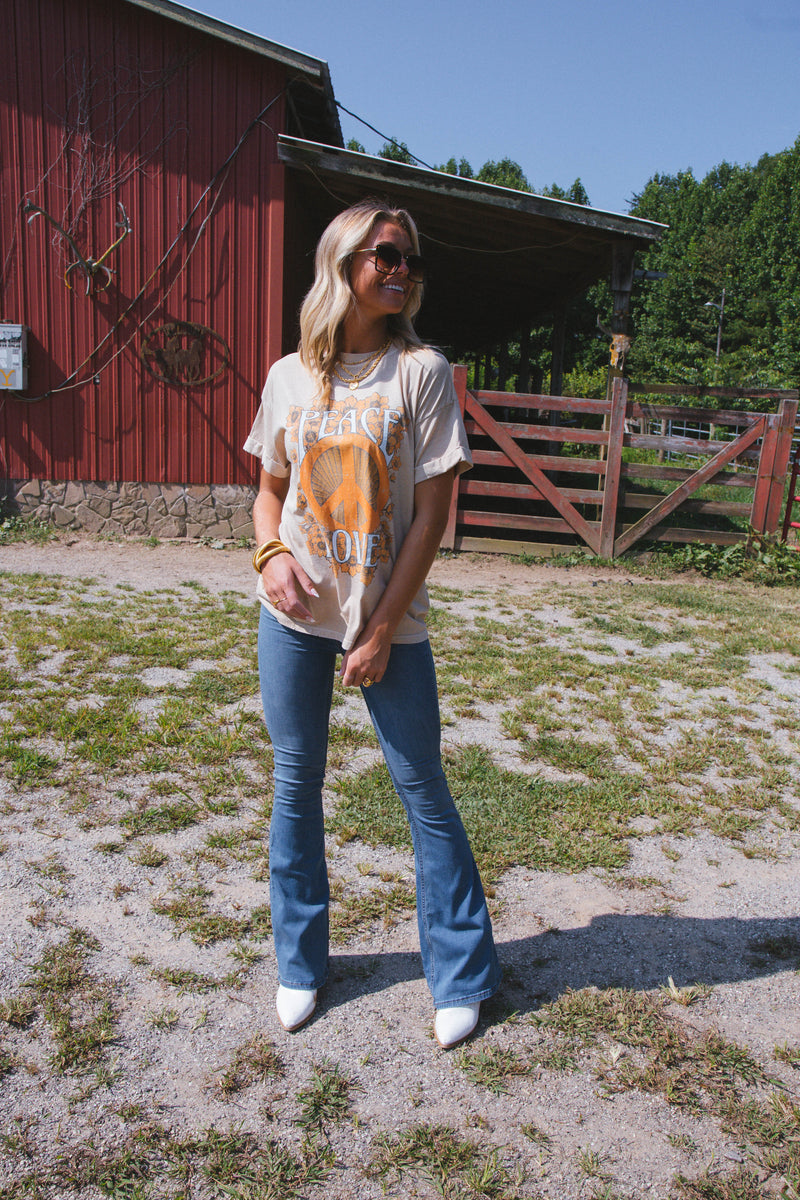 Peace Love Tee, Sand | Girl Dangerous