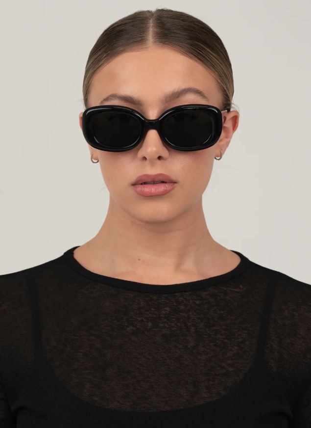 Viv, Black/Smoke | Otra