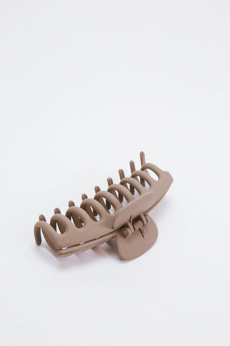 Oversized Claw Clip, Clay Beige